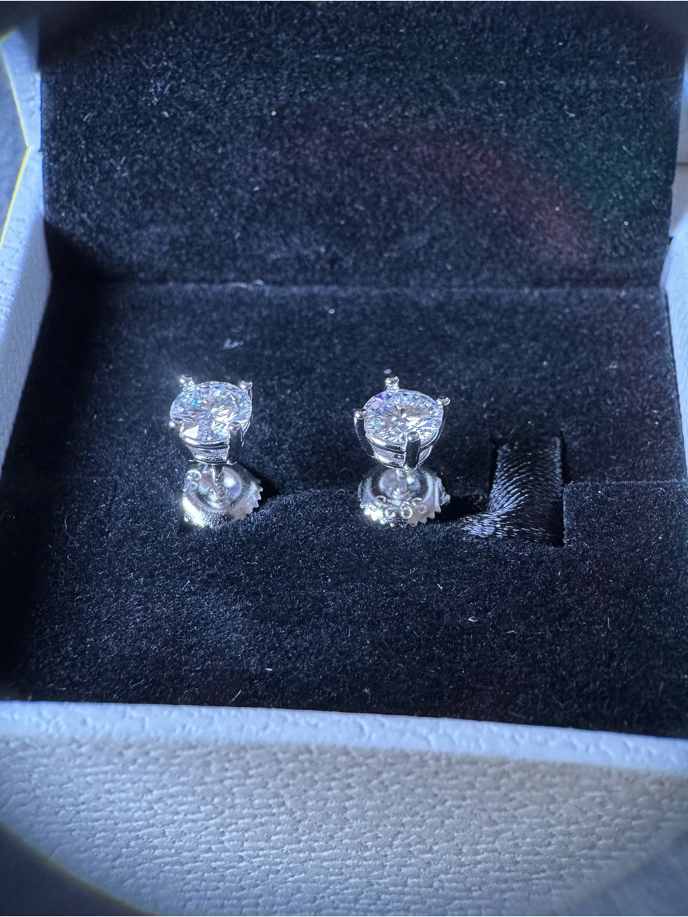 VVS1 Moissantie 5mm .85ct GRA Certified